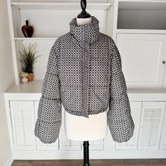 Max Studio Black White Geometric Print Cropped Bell Sleeve Puffer Jacket Size M - Picture 1 of 9